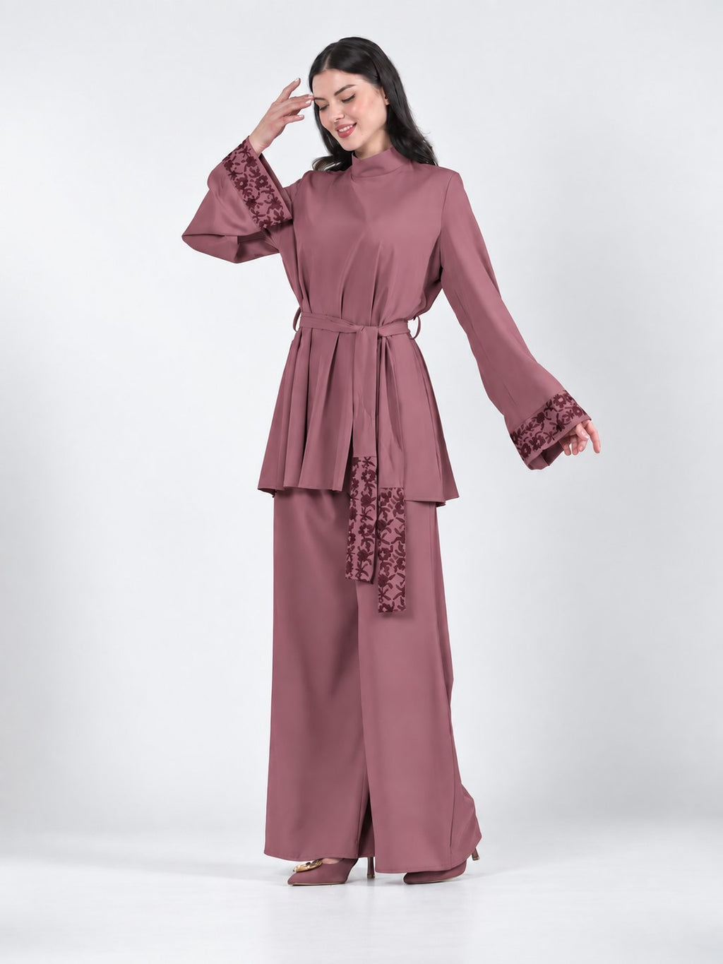 Women's embroidered set 1